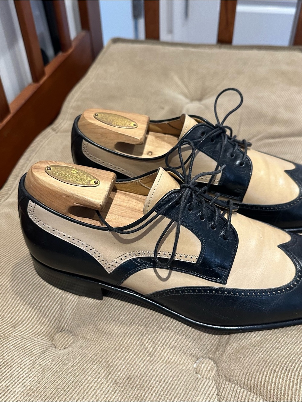 Soulier’s Men's Two-Tone Black and Cream Wingtip Derby Shoes. - Picture 3 of 14
